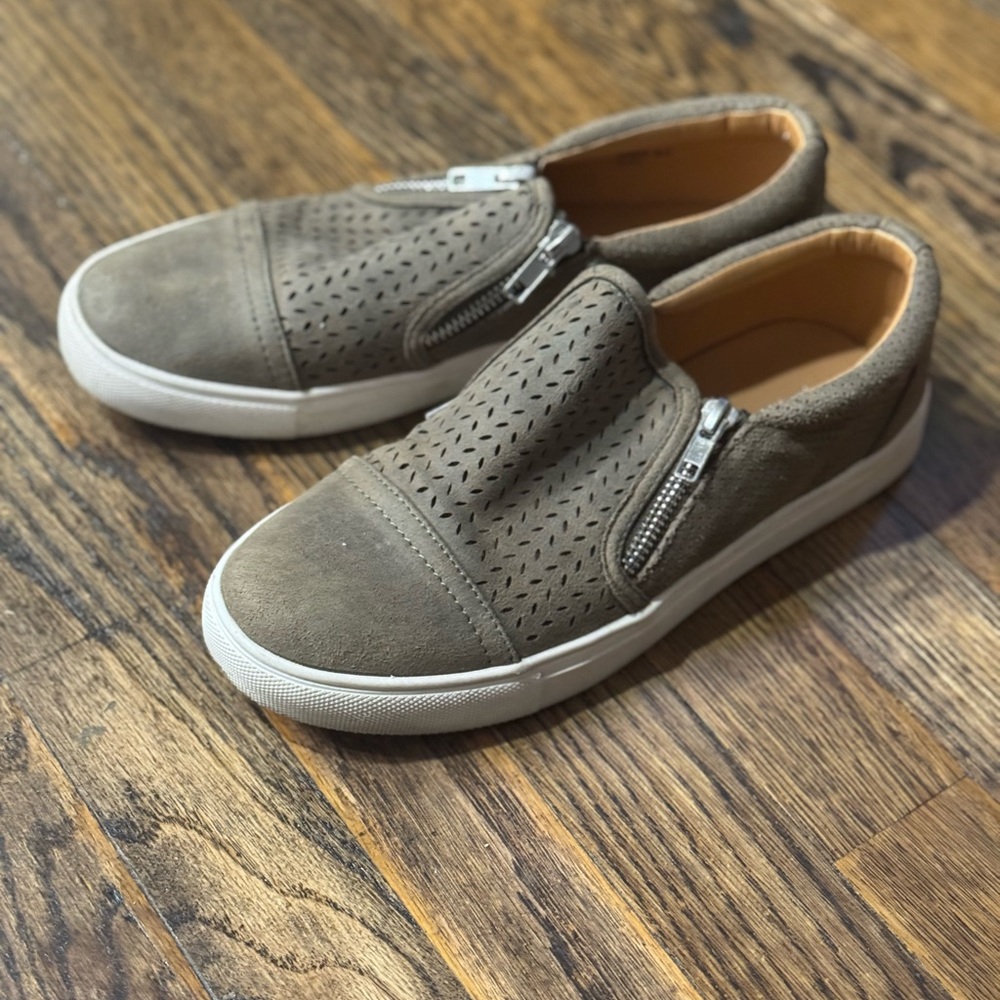 Report Women's Sneakers in Army Green and White